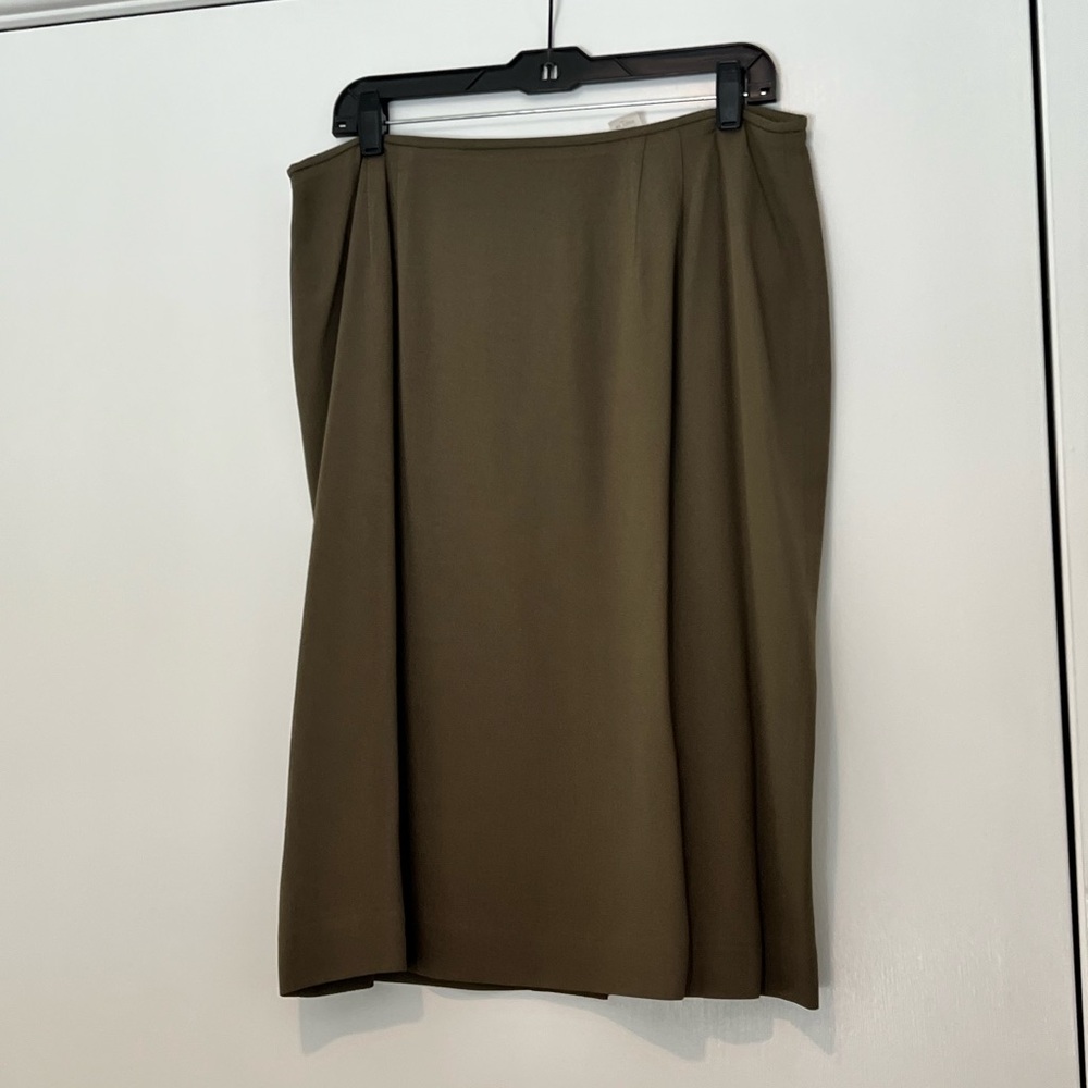 Dana Buchman suit